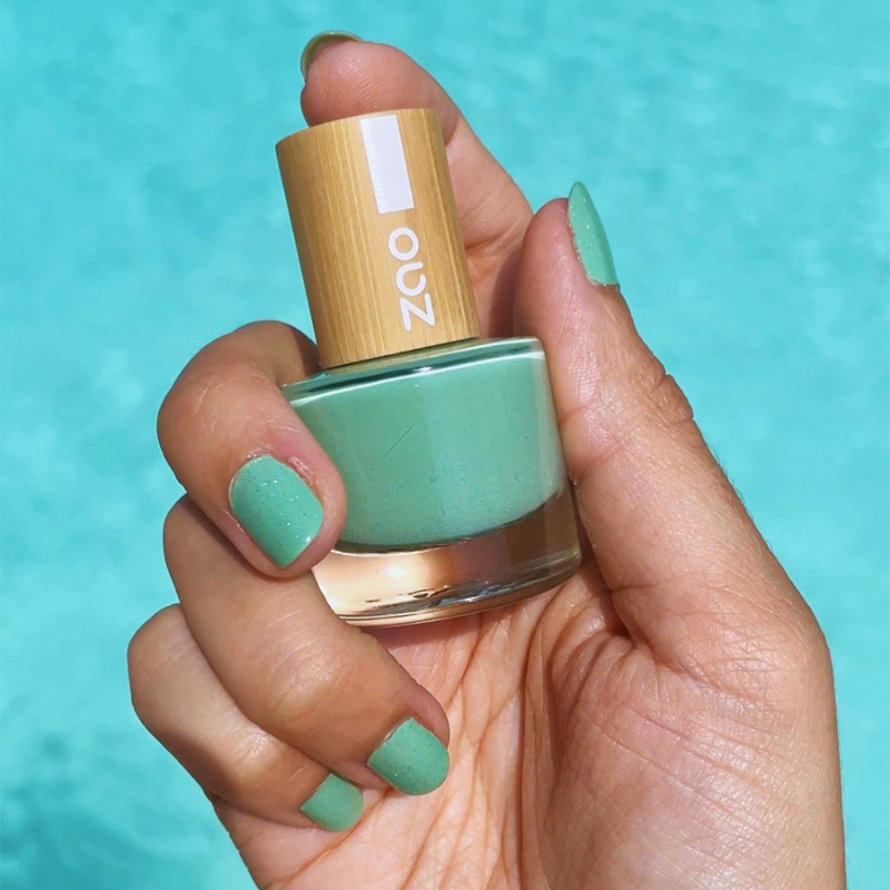 Vernis à ongles vert menthe