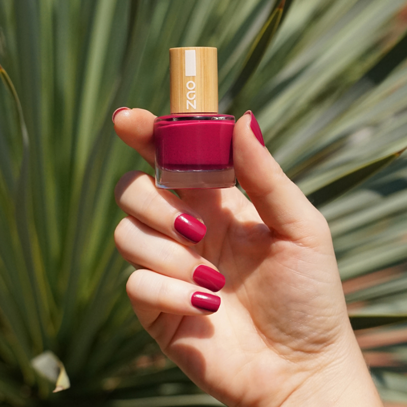 Vernis à ongles rose foncé
