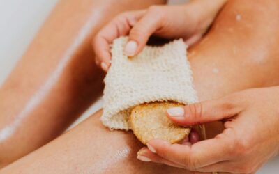 Faut-il gommer sa peau pour bronzer ?